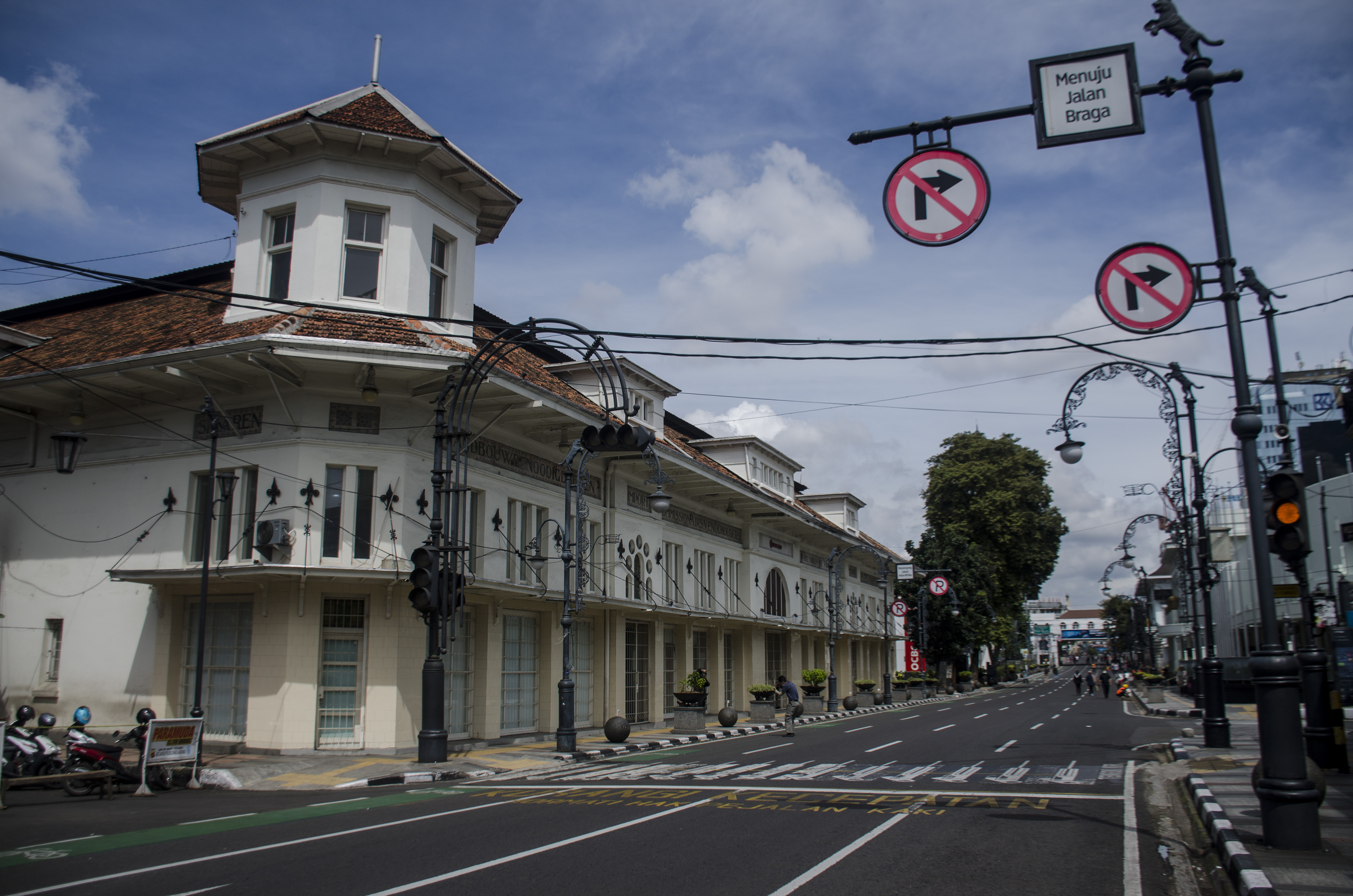 Sejumlah jalan protokol di Kota Bandung, Jawa Barat dituup untuk mencegah penularan covid-19