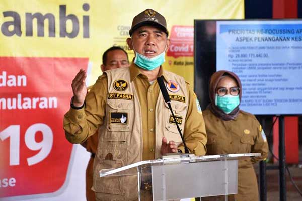 Walikota Jambi Syarif Fasha memberikan keteranga terkait penanganan Covid-19 di Kota Jambi.
