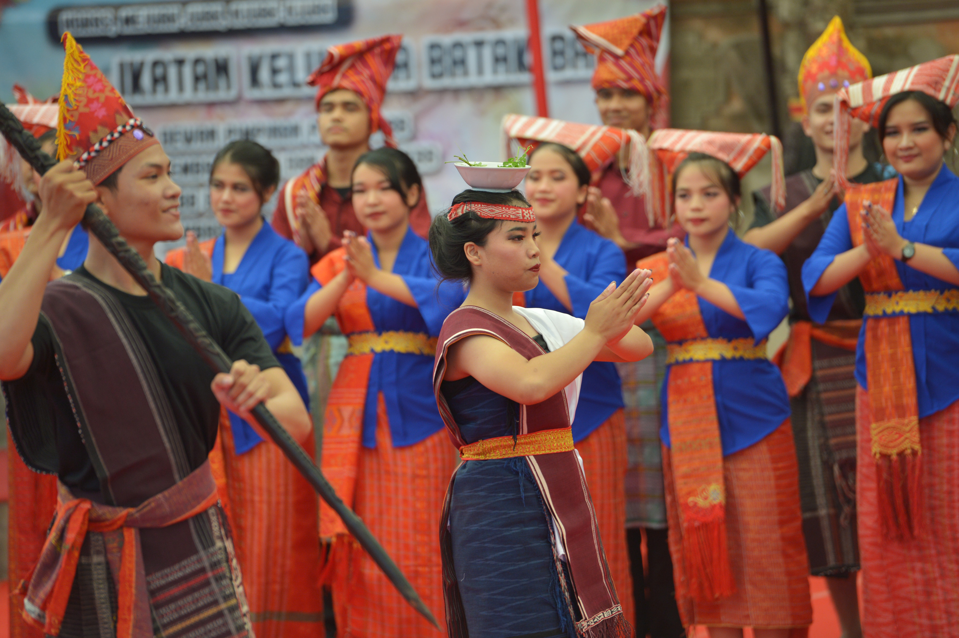 Tari Gondang Mula-Mula dalam pergelaran kesenian Batak di Pesta Kesenian Bali ke-41, Denpasar, Bali, beberapa waktu lalu. 