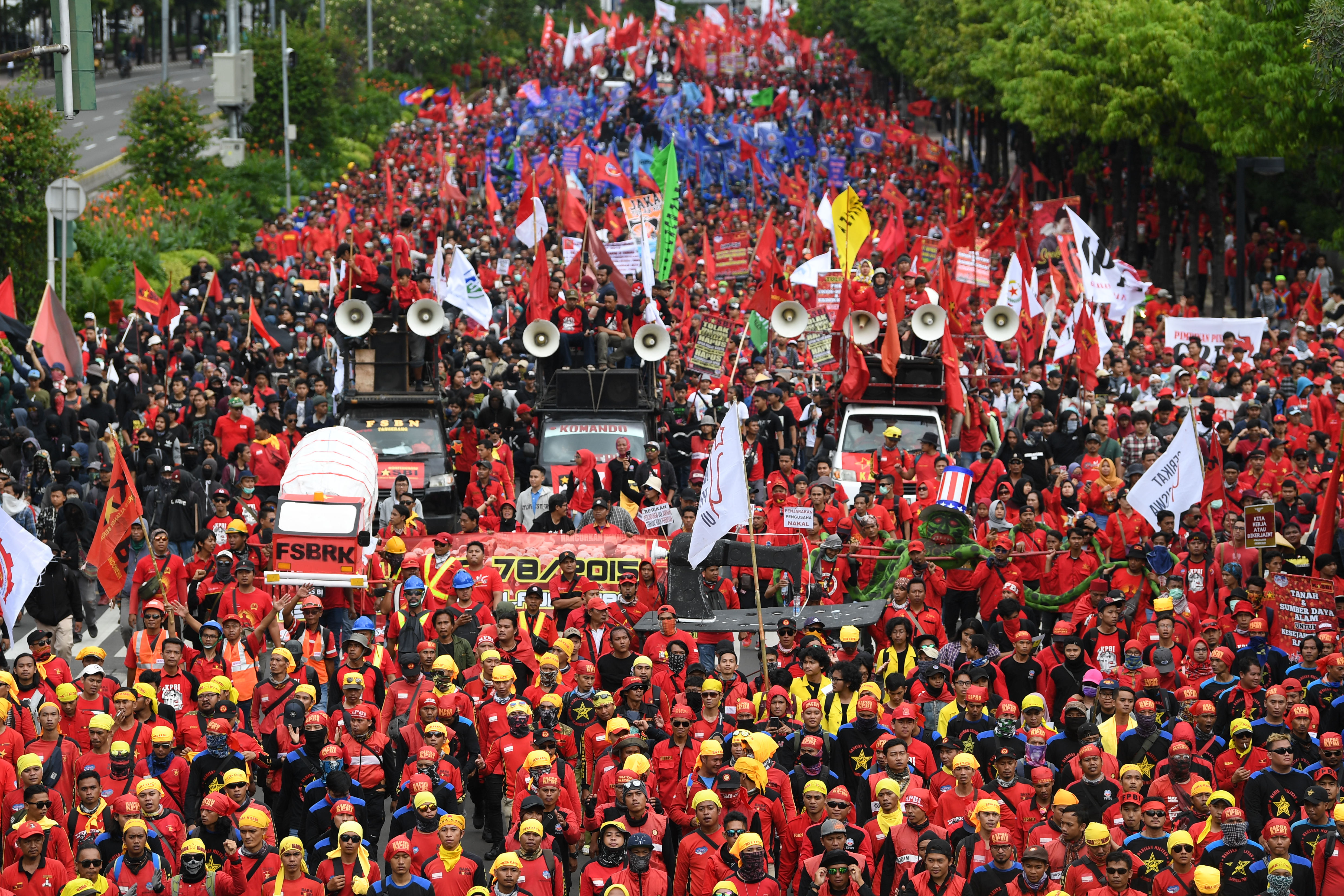 Buruh dari sejumlah elemen memperingati May Day pada tahun lalu.