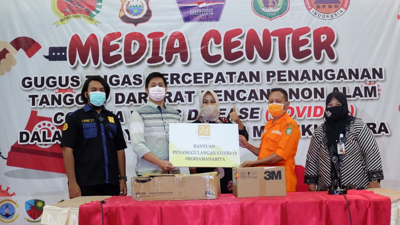 PT Harita Nickel memberikan bantuan ribuan alat pelindung diri (APD) serta alat kesehatan pendukung untuk petugas medis di Maluku Utara.