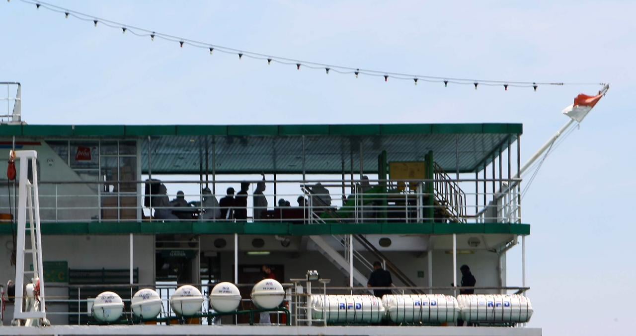 Kapal Pelni cabang Parepare Sulawesi Selatan melakukan pembatasan operasional selama wabah covid-19.