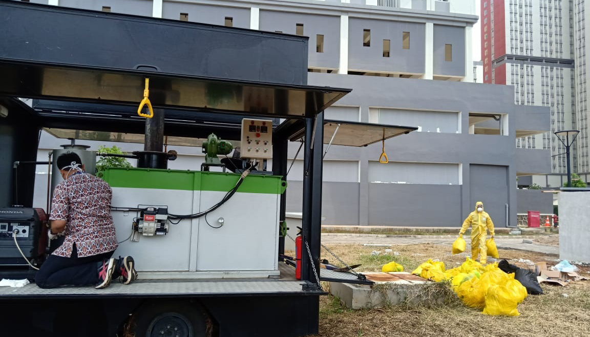  Mobil insinerator Badan POM digunakan untuk memusnahkan limbah medis dari pasien covid-19 di RSD Wisma Atlet.