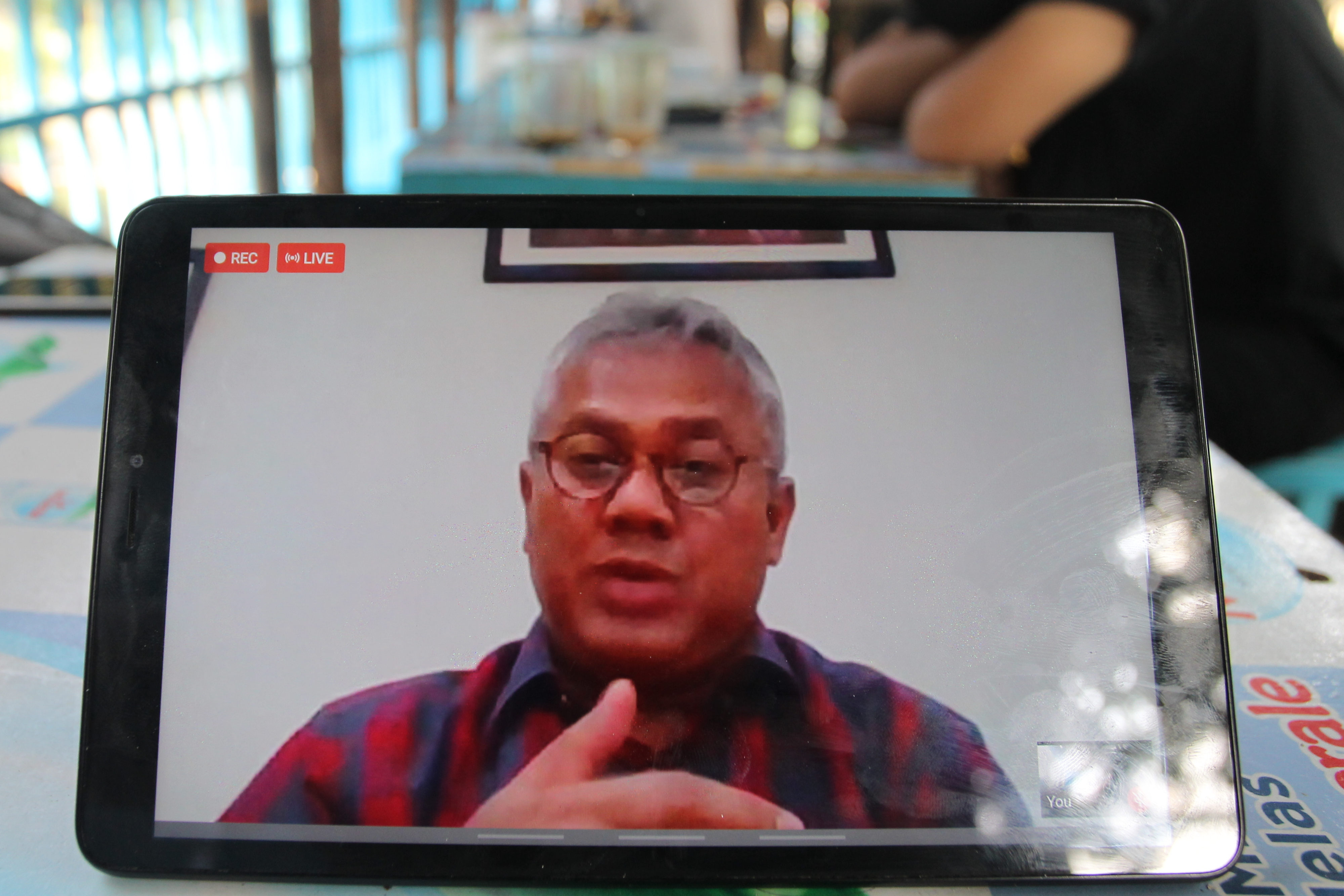 Ketua KPU Arief Budiman menjadi salah satu pembicara dalam diskusi daring membahas penundaan Pilkada serentak 2020.