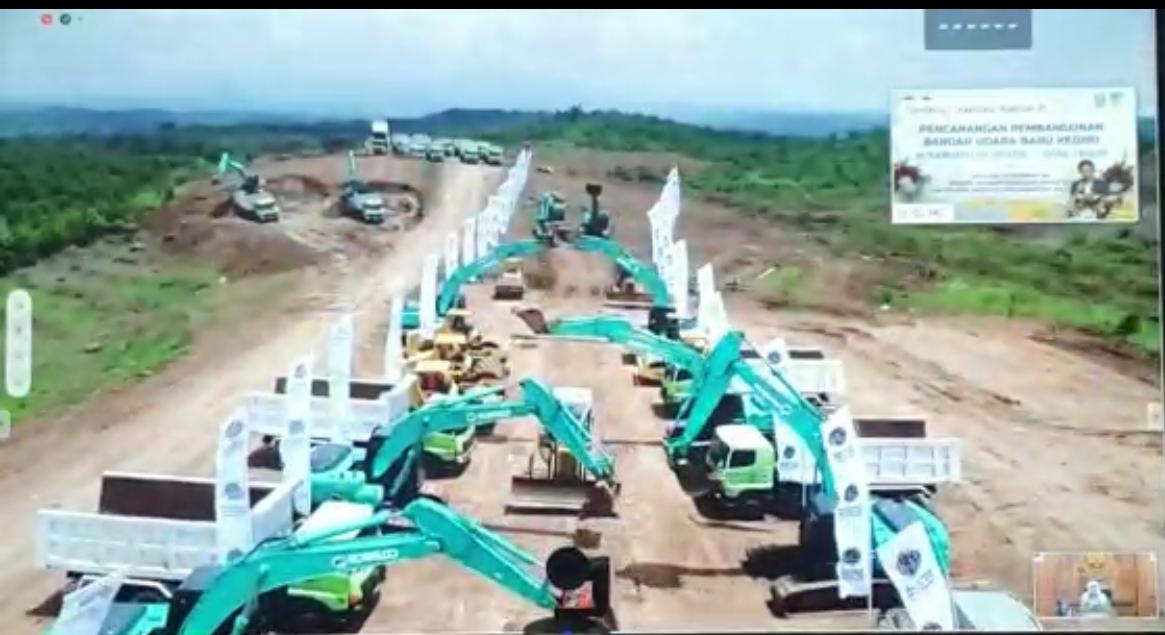 Gubernur Jatim khofifah Indar Parawansa dan Menko Kemaritiman dan Investasi Luhut Binsar Pandjaitan melakukan pencanangan Bandara Kediri.