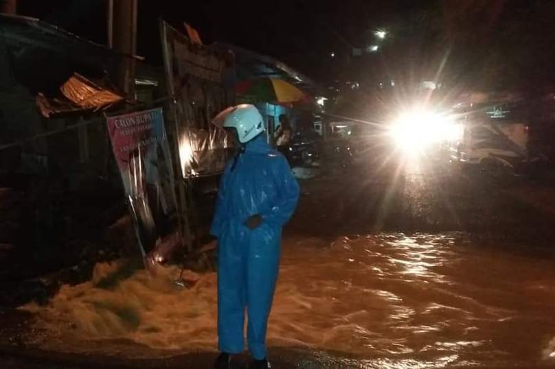 Banjir di kawasan Kamali Pentalluan, Makale, Kabupaten Tanah Toraja, Sulawesi Selatan.