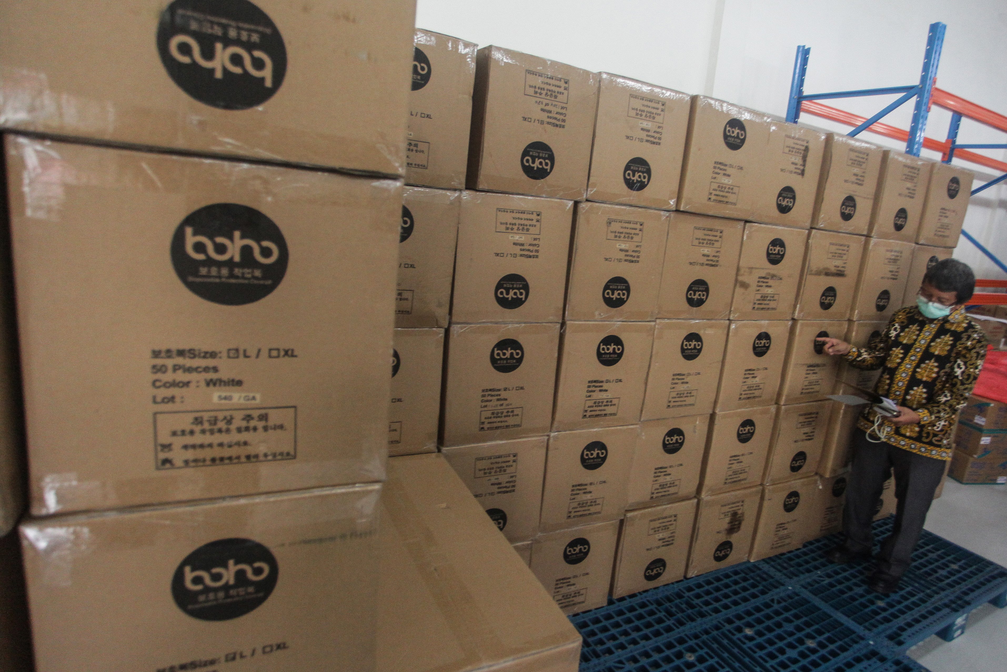 Bantuan APD dari Pemerintah Pusat kepada Dinas Kesehatan Palangkaraya, kalimantan tengah