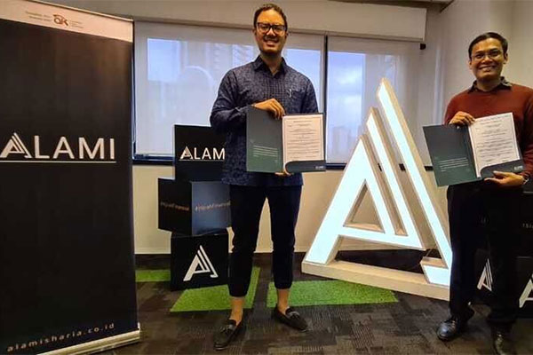 CEO Alami Dima Djani dan CEO eFishery Gibran Huzaifah