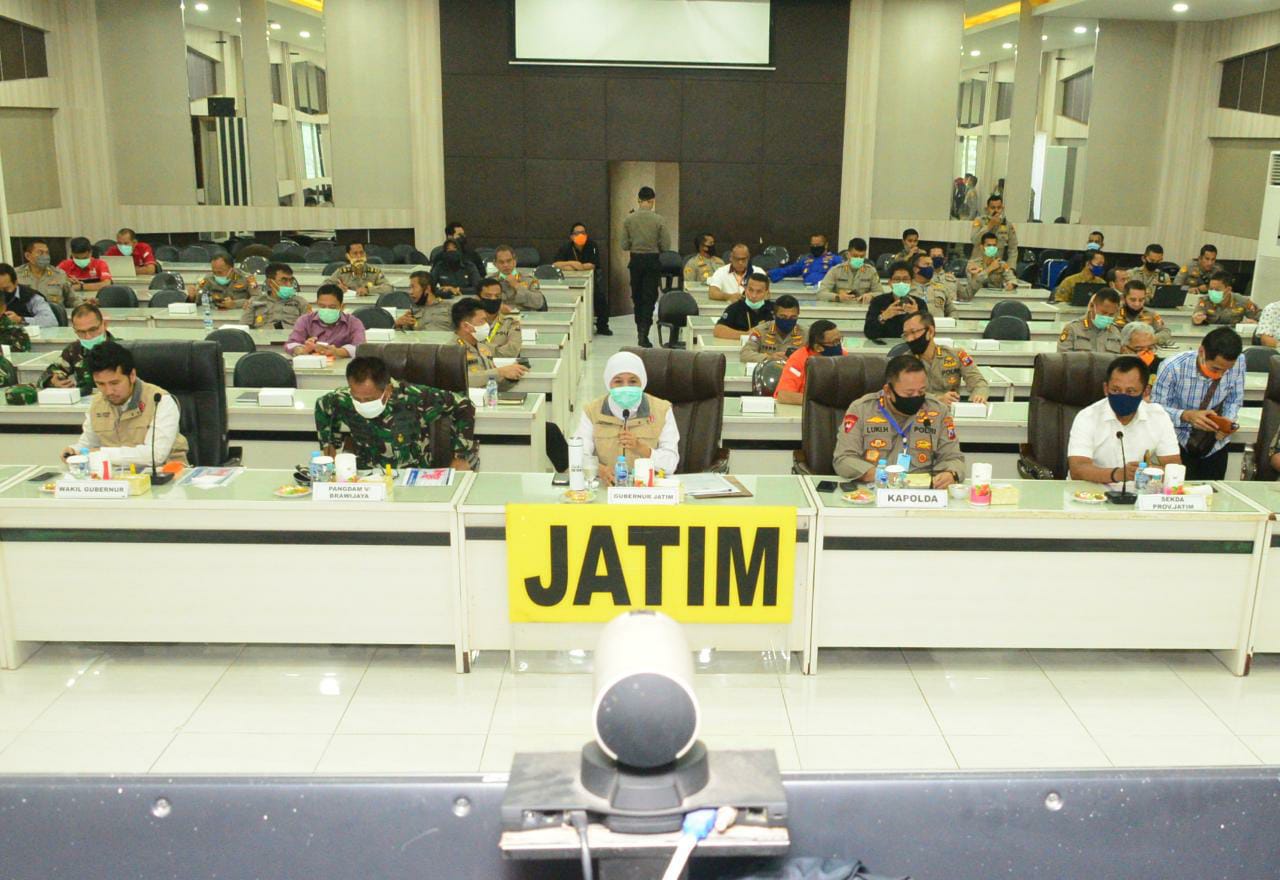  Rapat koordinasi virtual jajaran Forkopimda Jatim dan Forkopimda Kabupaten Kota Se-Jawa Timur, Kamis (9/4).