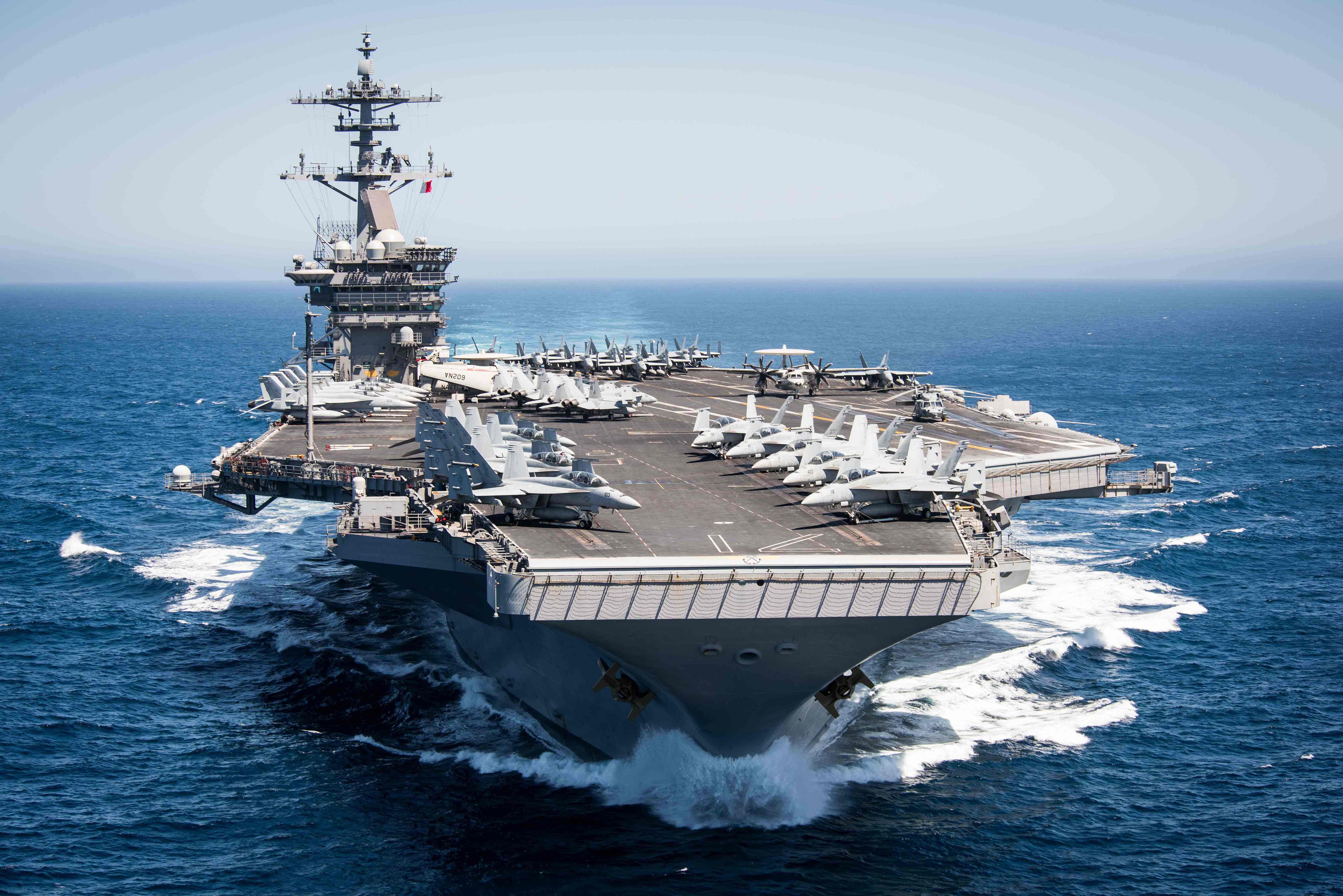 Kapal induk USS Theodore Roosevelt