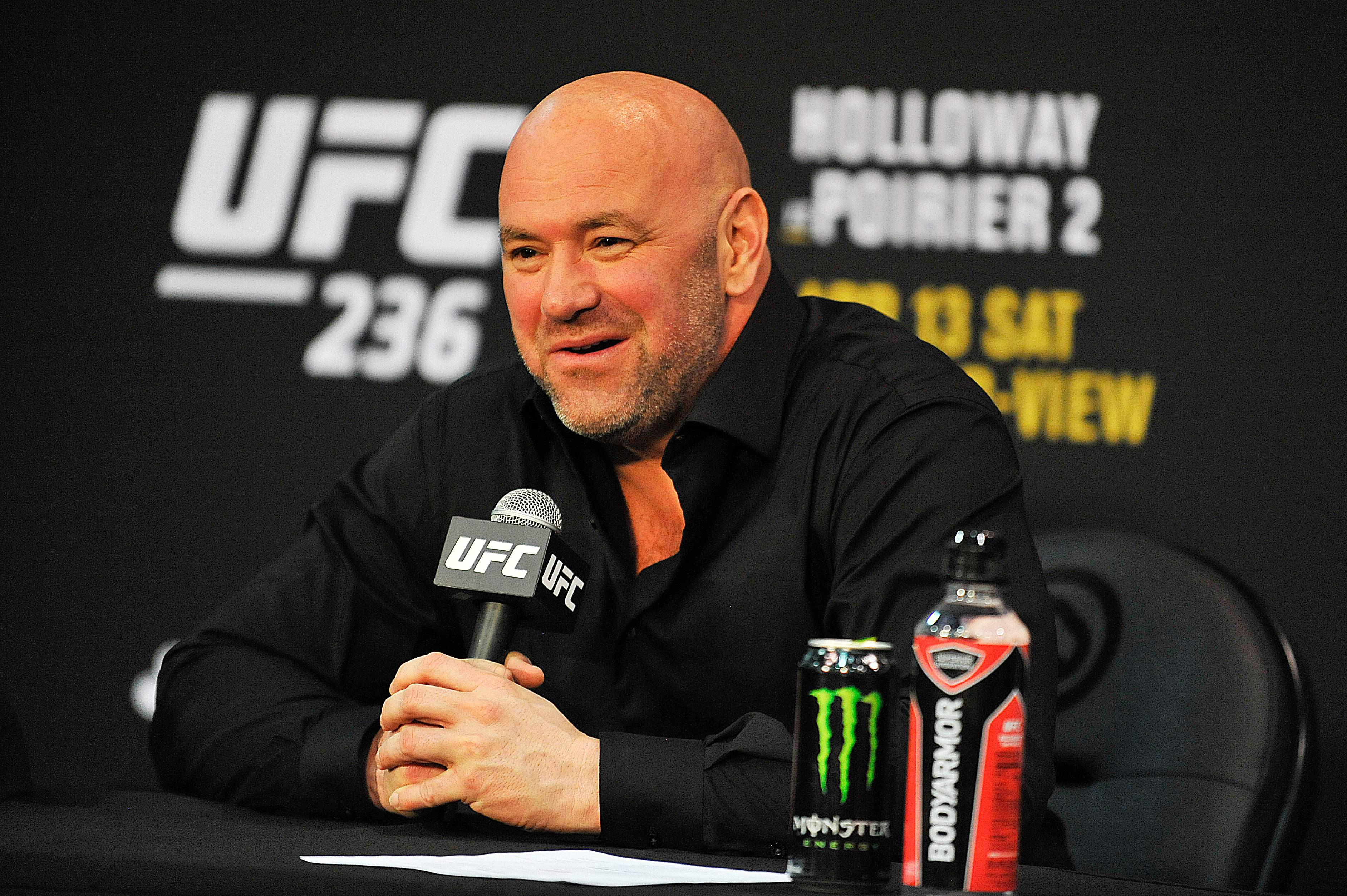 Presiden UFC Dana White mengatakan kompetisi Ultimate Fighting Championship (UFC) akan dilanjutkan pada 9 Mei tanpa penonton.