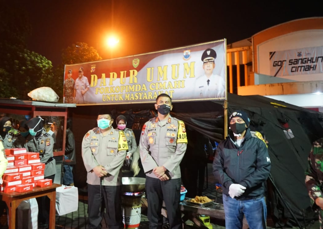  Kapolda Jabar, Irjen Pol Rudy Sufahriadi (tengah) didampingi Wali Kota Cimahi, Ajay M Priatna dan Kapolres Cimahi, AKBP Yoris Maulana Yusuf