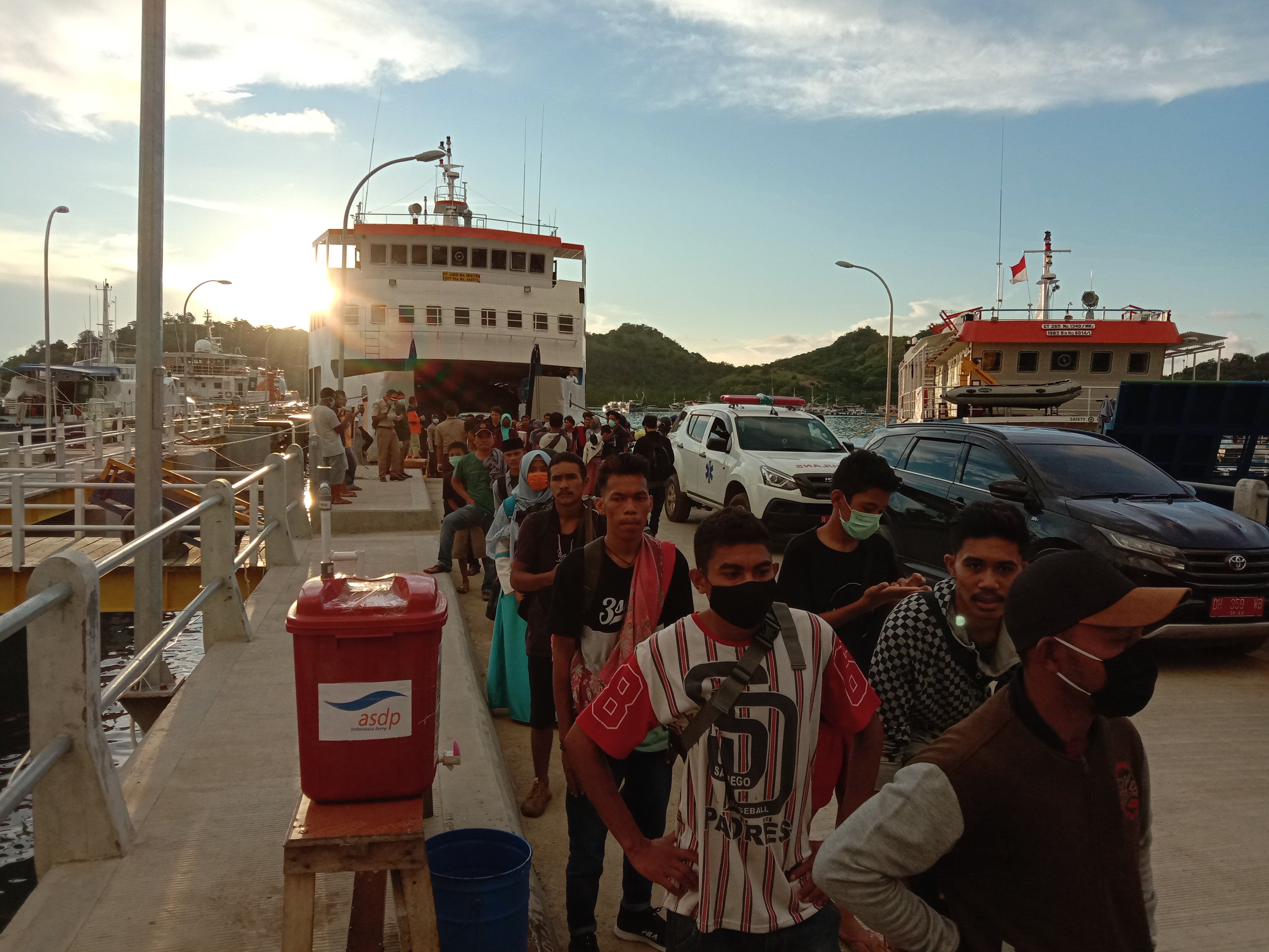 Ratusan pemudik yang tiba di Labuan Bajo Manggarai Barat, Nusa Tenggara Timur.
