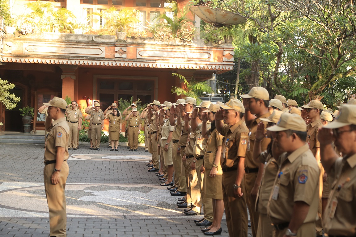 Pelaksanaan Apel Disiplin ASN di lingkungan Pemkot Denpasar yang dipimpin Sekda Kota Denpasar