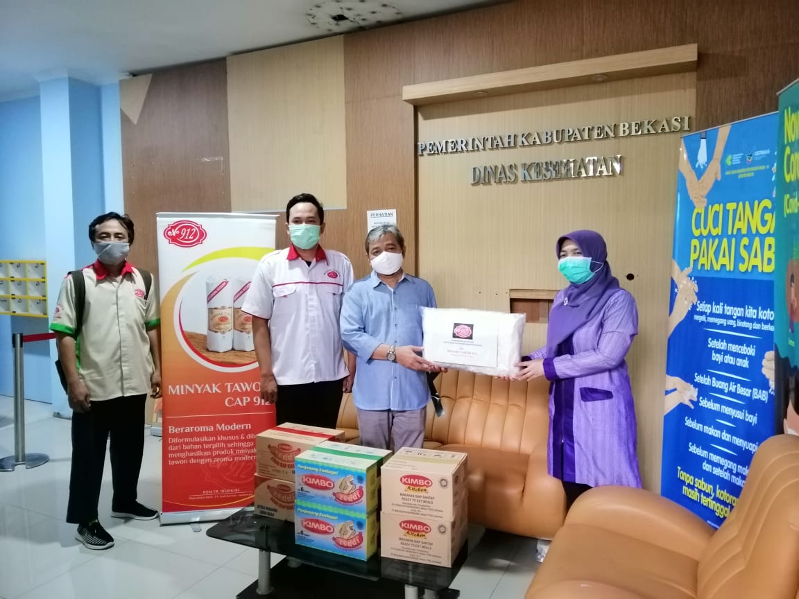  Ketika bangsa Indonesia tengah dirundung wabah virus korona, aksi peduli kepada sesama dan donasi memang sangat diperlukan. 