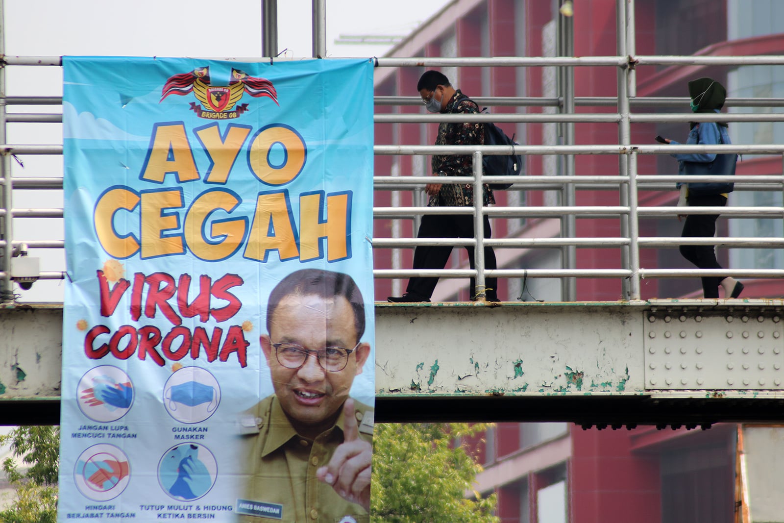 GUBERNUR DKI Jakarta Anies Baswedan menjelaskan dirinya tak mau buru-buru mengumumkan kasus covid-19 di Jakarta yang mulai menurun.