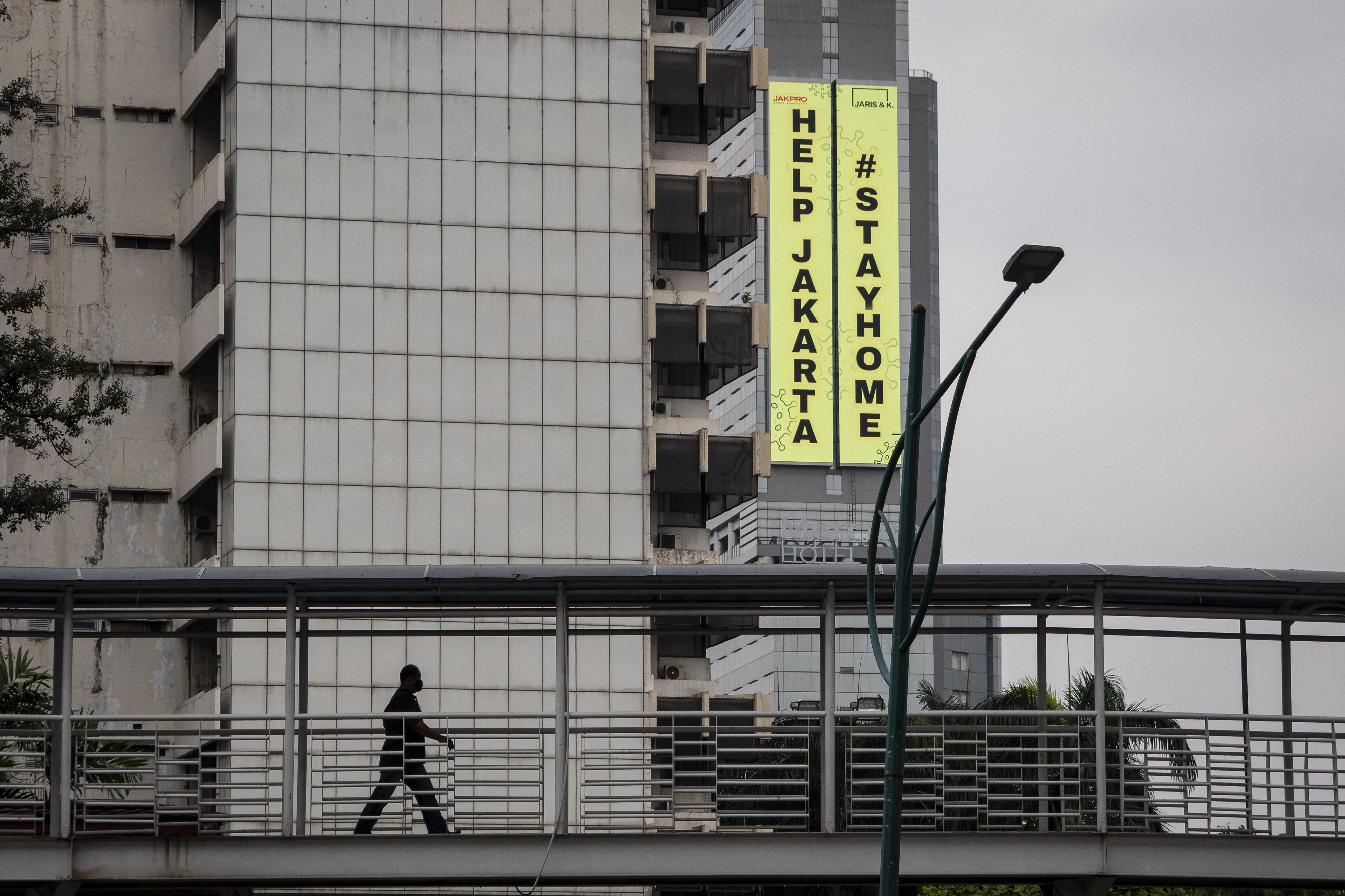 Para pelaku usaha di DKI diharapkan taat terhadap aturan PSBB yang diterapkan.