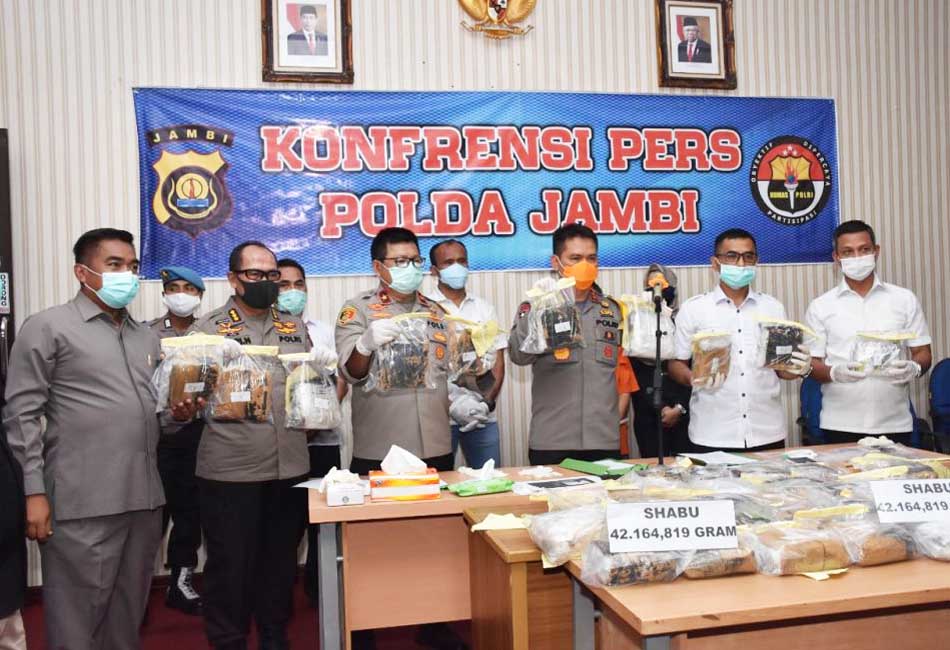 Polda Jambi menangkap kurir narkoba dengan barang bukti 42 kg yang dikendalikan napi Lapas IIA, Jambi