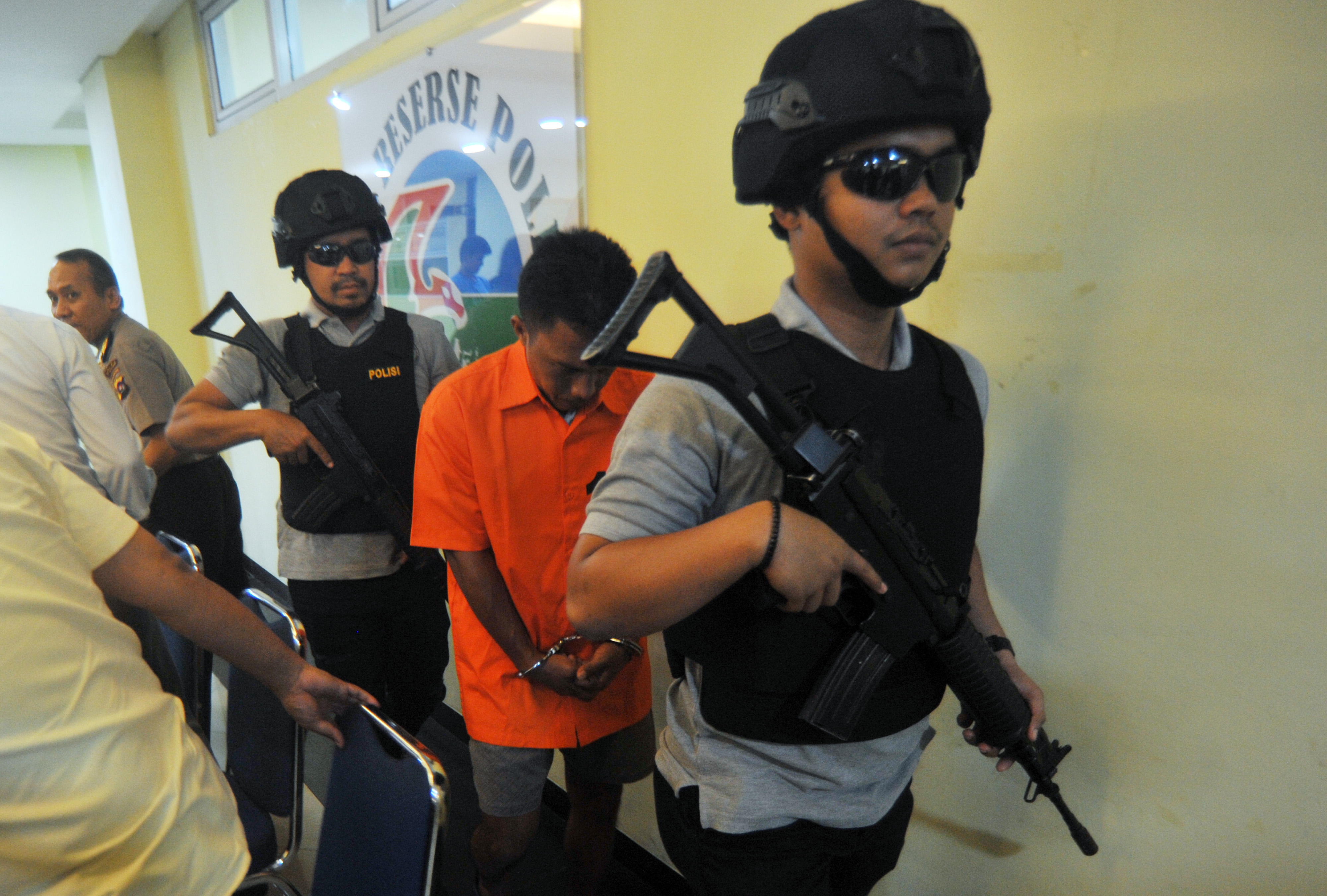 Seorang kurir narkoba dari Riau ditangkap Polda Sumbar dengan barang bukti senilai Rp2,7 miliar.