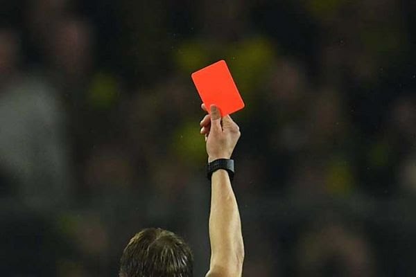 Wasit Nasional Berdagang Buah karena Pemasukan Seret