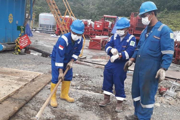 Karyawan PT SOL saat beraktivitas.