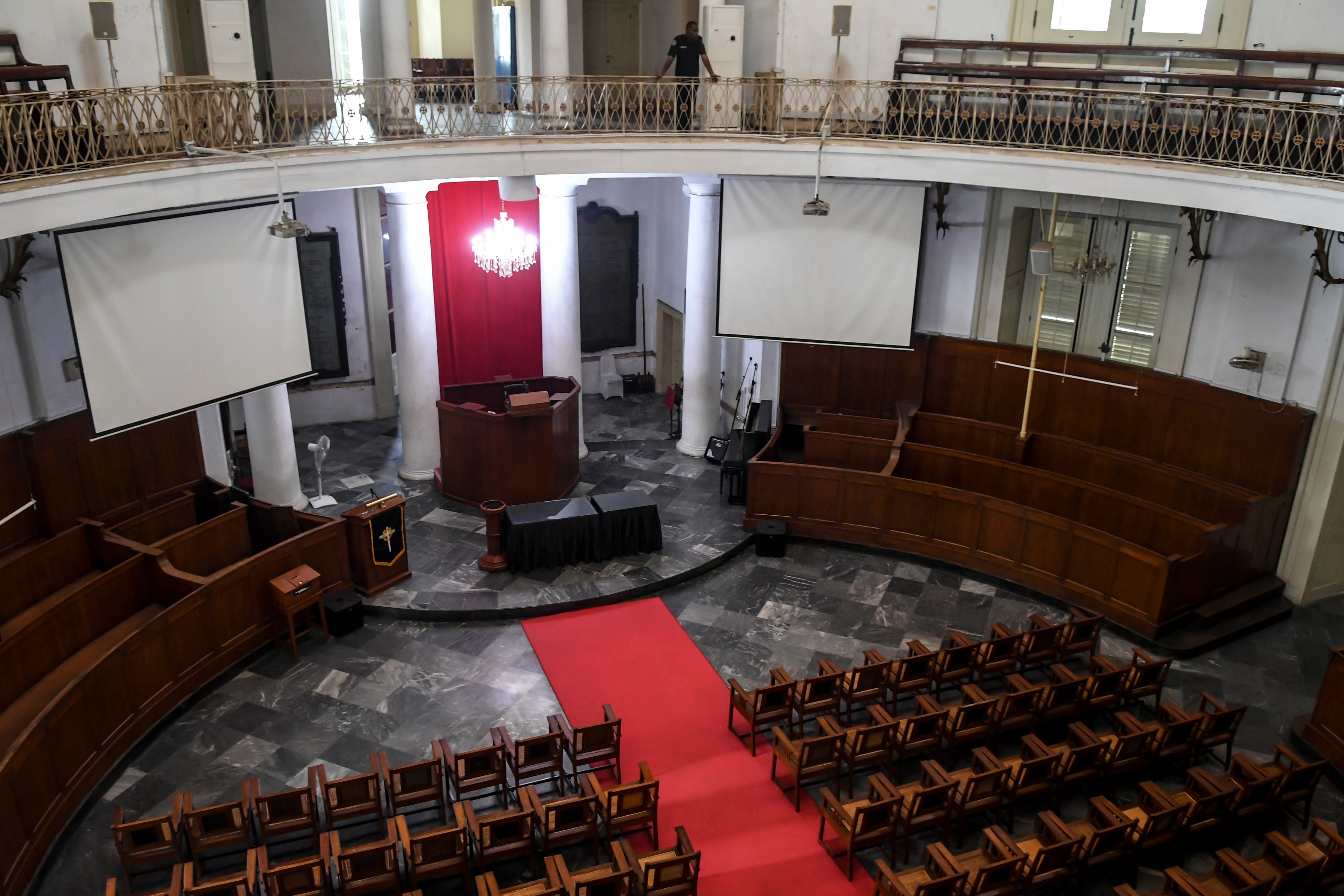 Suasana Gereja GPIB Immanuel, Jakarta, jelang rangkaian ibadah Paskah yang dilakukan melalui live streaming di tengah pandemi covid-19.