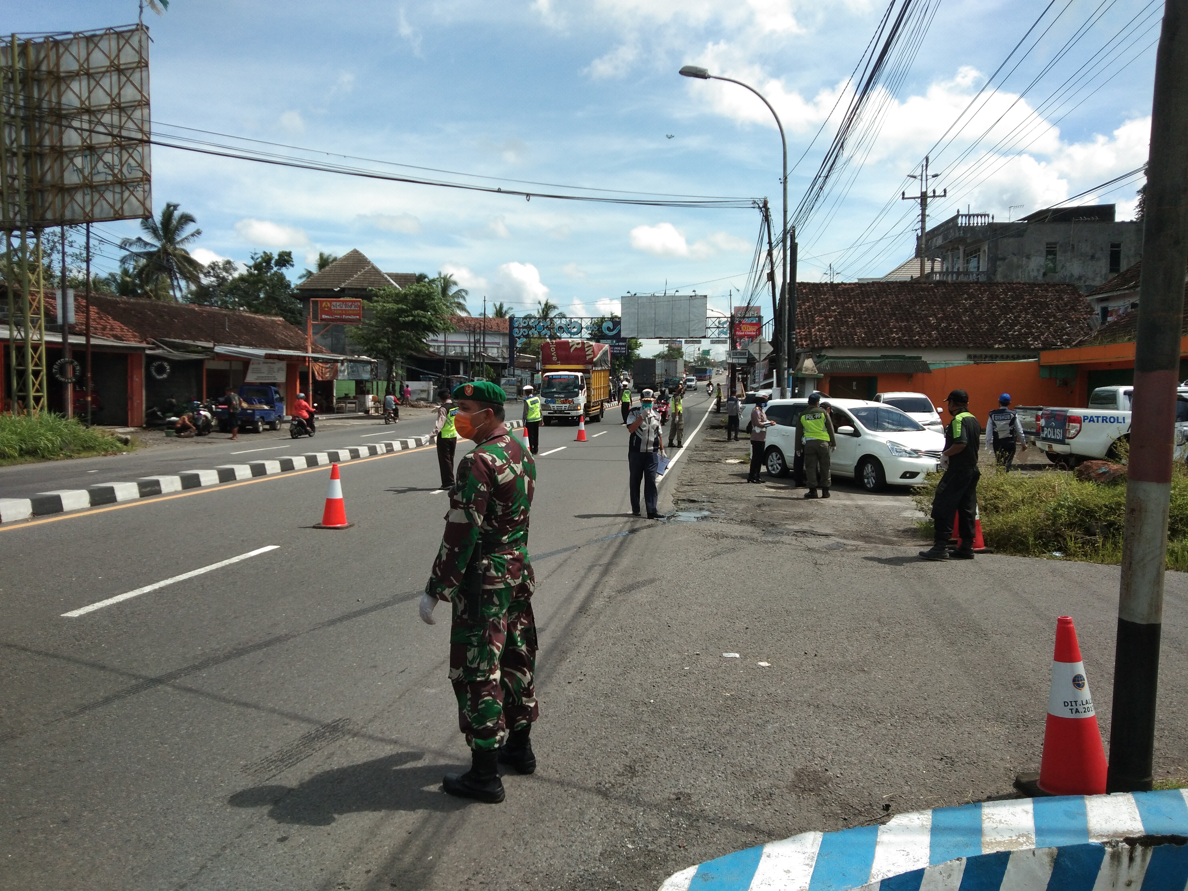 Dinas Perhubungan Daerah Istimewa Yogyakarta meningkatkan penjagaan di lima titik perbatasan wilayah.