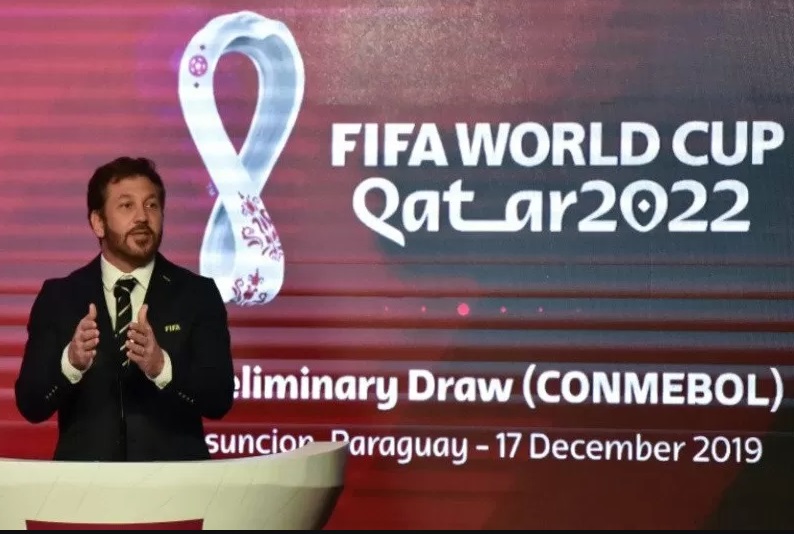 Presiden Conmebol, Alejandro dominguez, menyampaikan pidato selama undian kualifikasi Piala Dunia 2022.