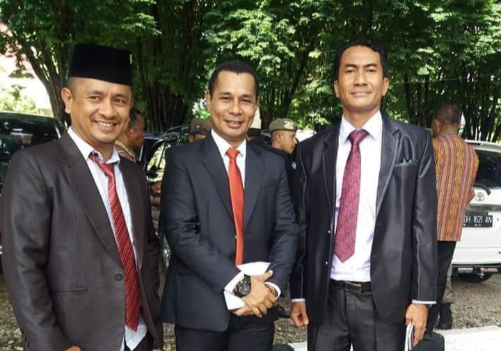 Anggota DPRD Rote Ndao dari Fraksi Hanura Mus Frans (tengah)
