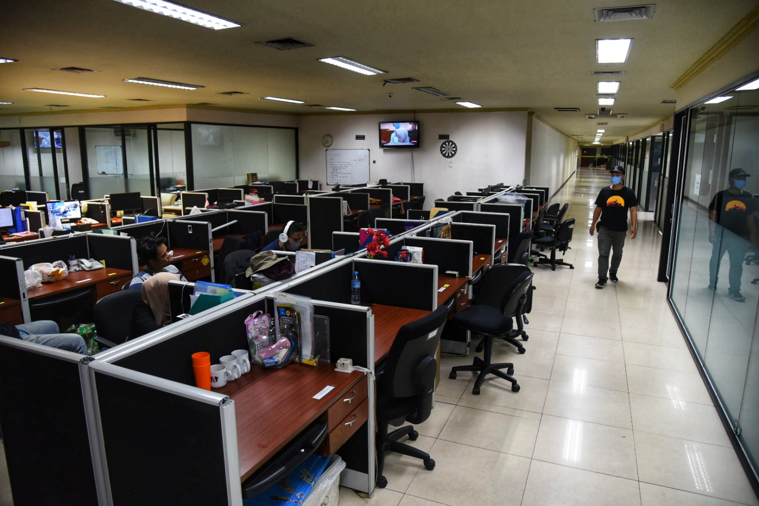 Suasana di gedung Media Group yang sepi karena pemberlakuan kerja dari rumah