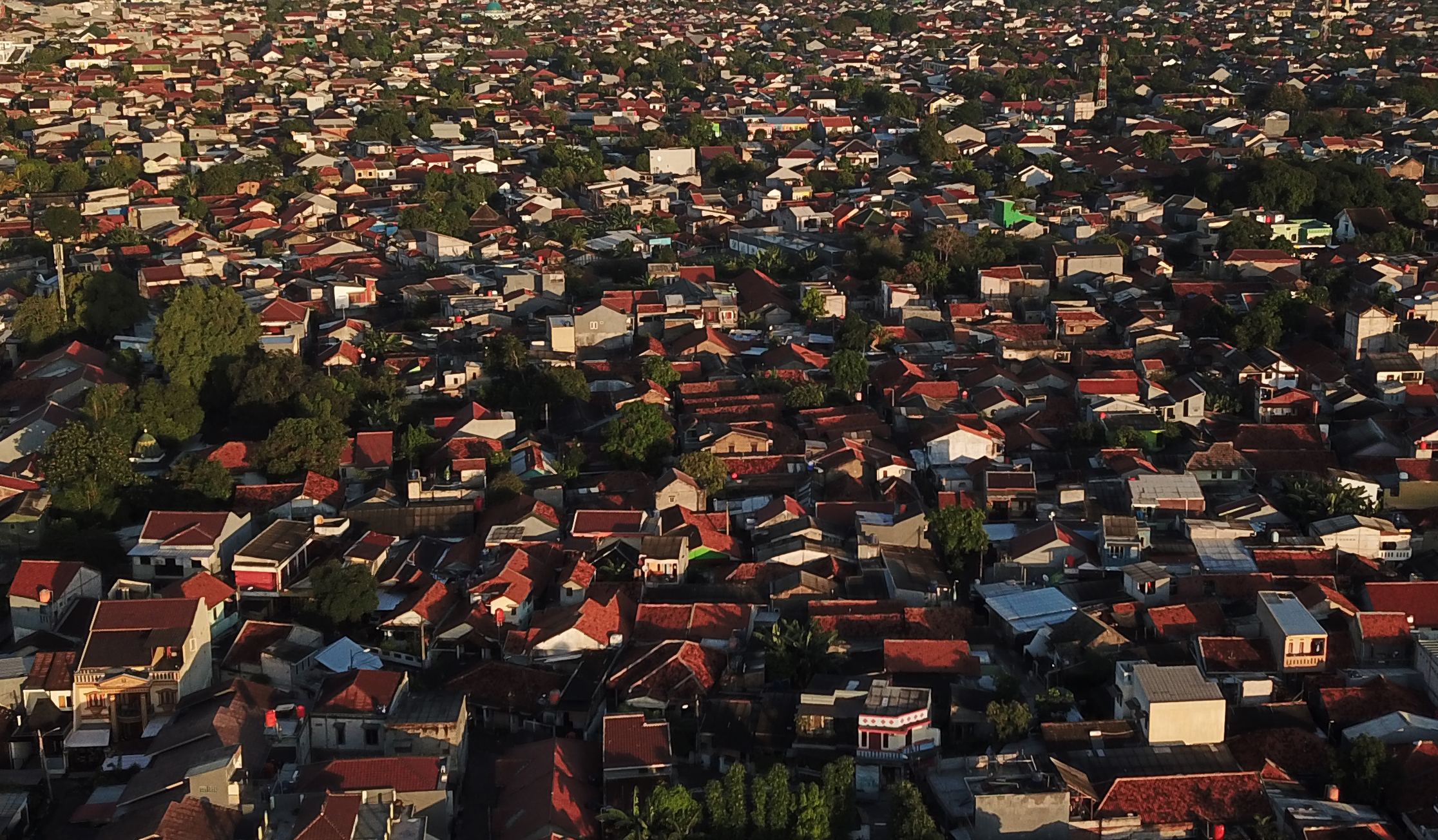 Foto udara menunjukkan rumah di Jakarta
