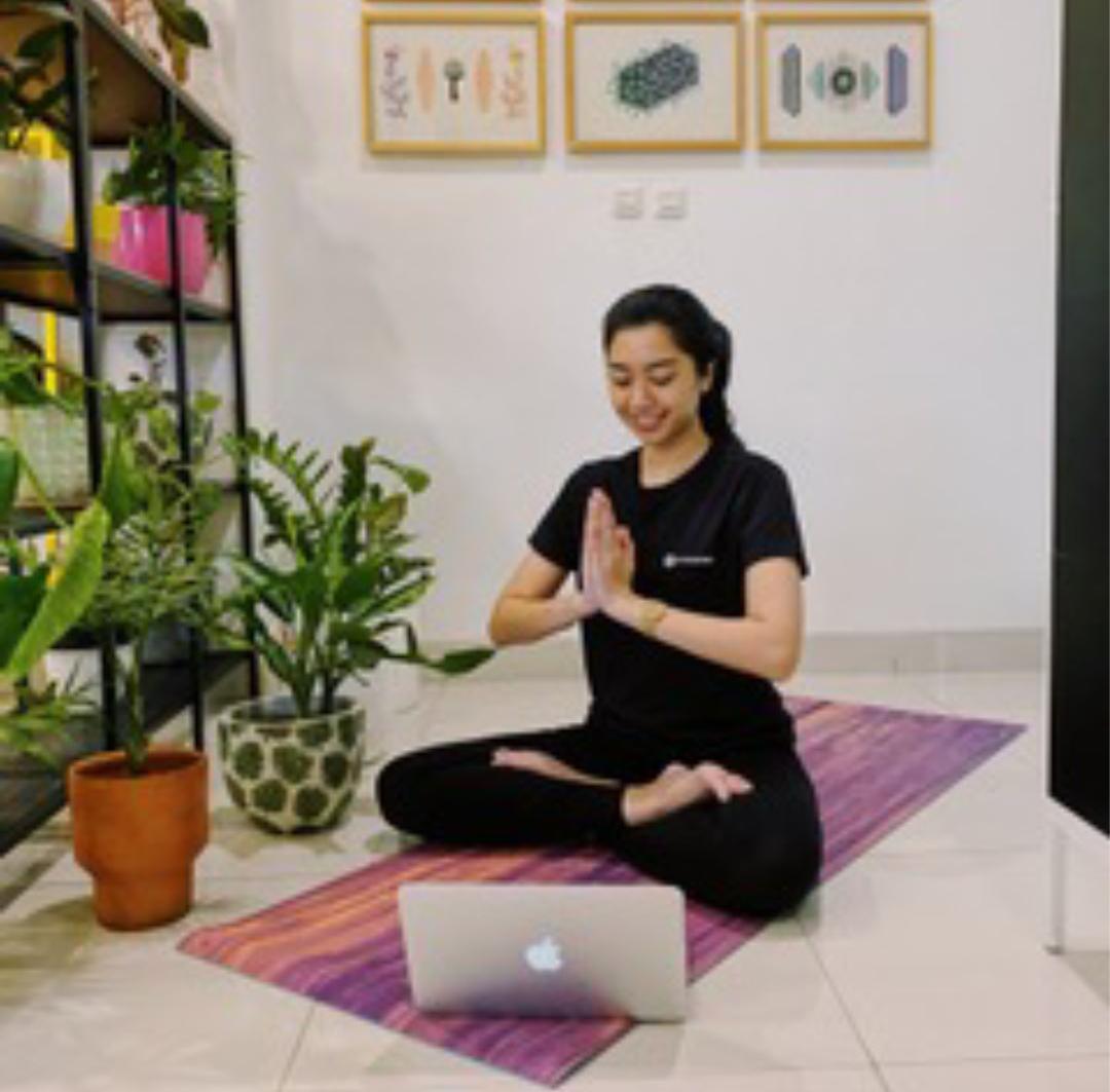 Untuk menjaga daya tahan tubuh, bisa melakukan olaraga di dalam rumah. 