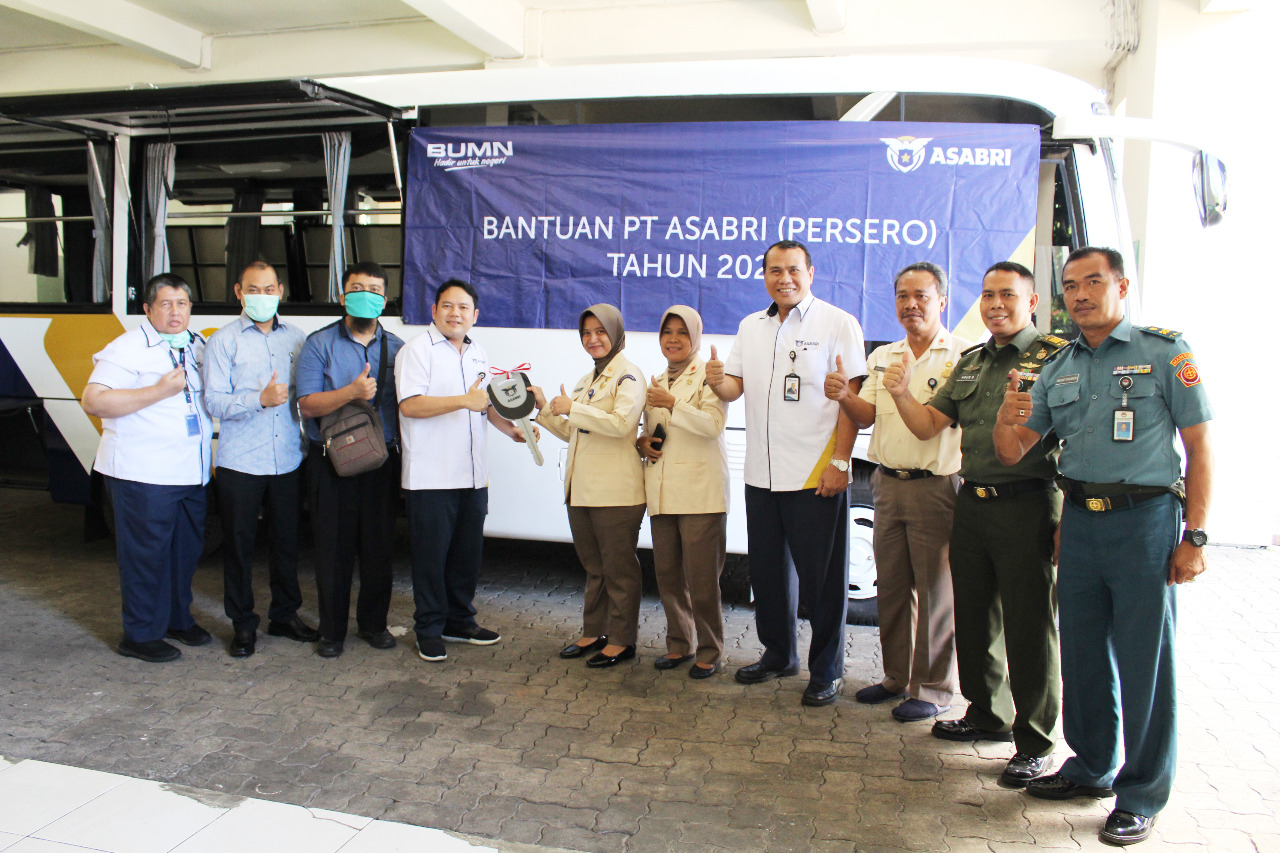 Asabri Serahkan Bus Kepada Pusrehab Kemenhan RI sebagai Wujud Kegiatan CSR.