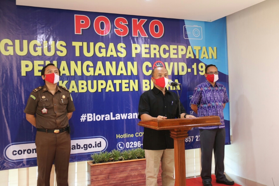 Plt Kepala Dinas Kesehatan Blora, Lilik Hernanto  memberikan penjelasan adanya satu warga Blora positif covid-19.