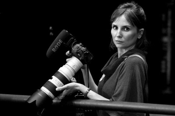 Petra Costa, sutradara asal Brasil. 