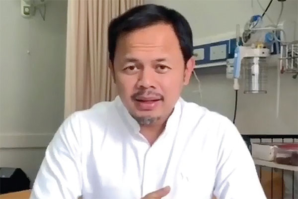 Bima Arya Lahap Makanan Sehat