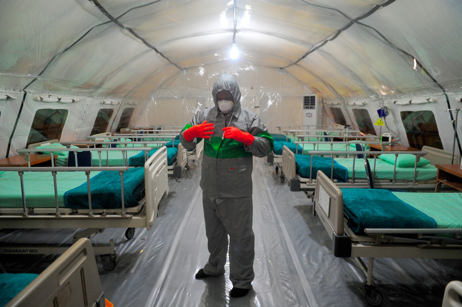 Tenda Isolasi Virus Corona (covid-19) didirikan di RS dr Bratanata, Denkesyah 02.04.02, Korem 042/Garuda Putih, Jambi, Senin (16/3). 