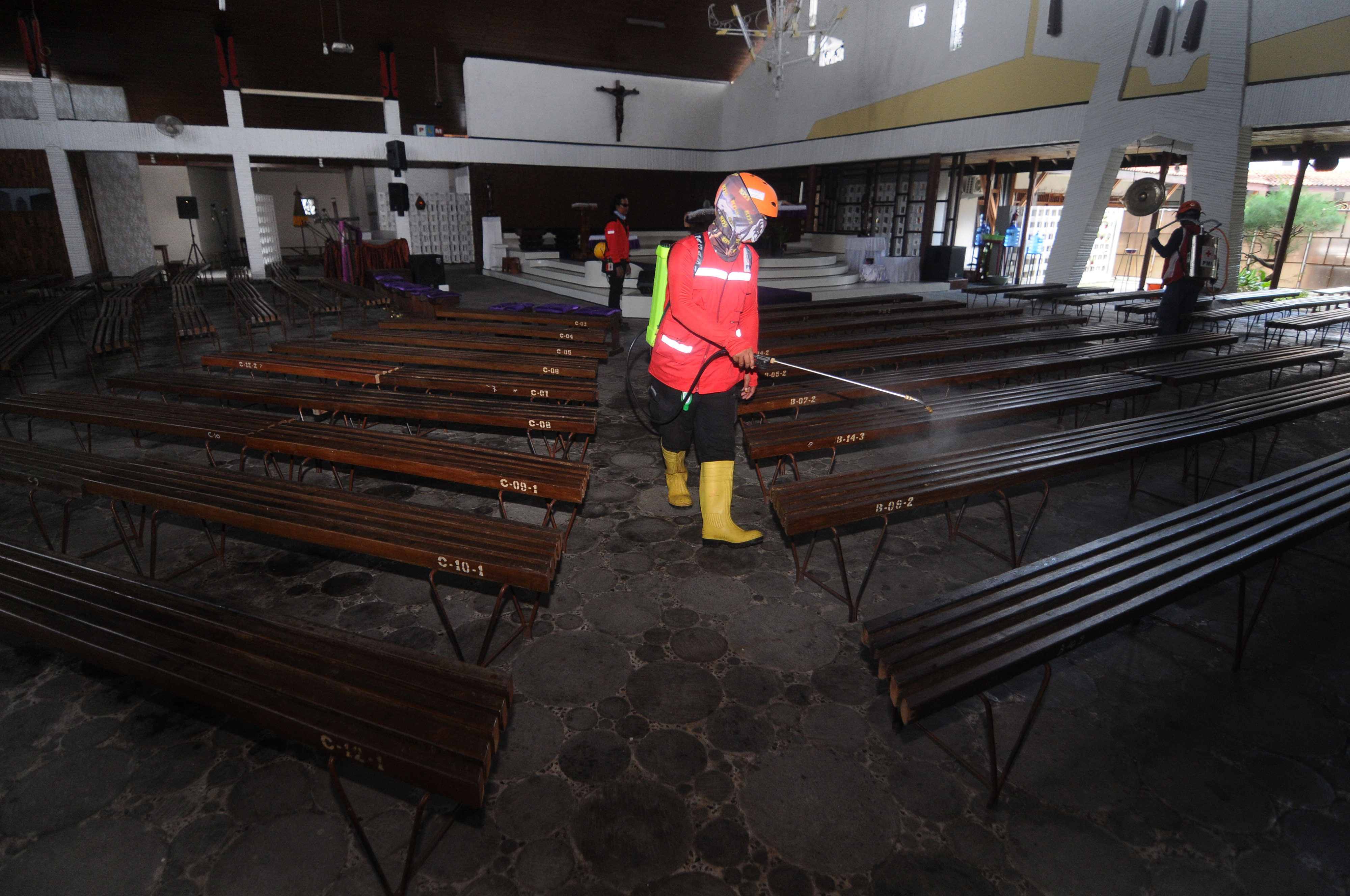  Petugas PMI Kabupaten Klaten menyemprotkan cairan disinfektan di Gereja Katolik Santa Maria Assumpta, Klaten, Jawa Tengah.