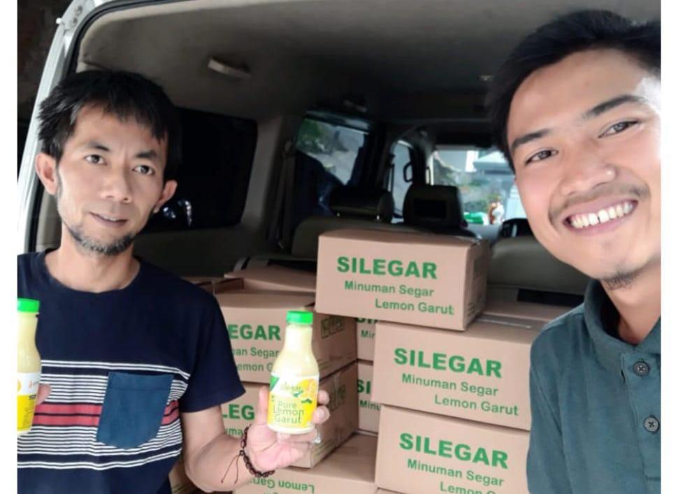 Sebanyak 600 botol produk olahan lemon vitamin C untuk kebutuhan dokter, perawat dan relawan di RSUD Kabupaten Garut. 