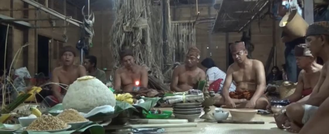 Masyarakat Suku Dayak Meratus Kalimantan Selatan menggelar ritual tolak bala wabah Covid-19, Kamis (2/4/2020)