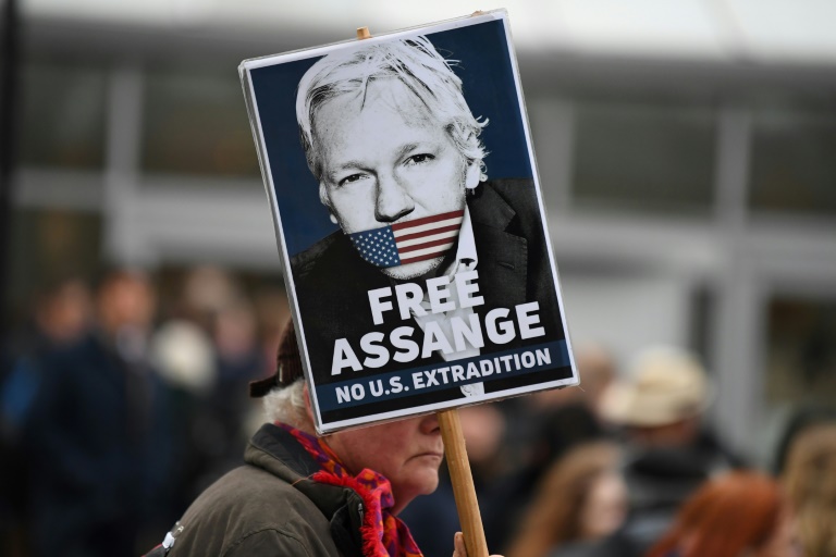 Aksi demonstrasi yang menuntut Julian Assange dibebaskan dan menolak ekstradisi Assange ke Amerika Serikat. 