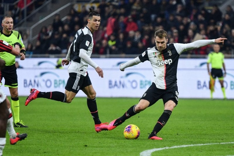 Gelandang Juventus asal Wales Aaron Ramsey (kanan) dan rekannya Cristiano Ronaldo dalam satu pertandingan.