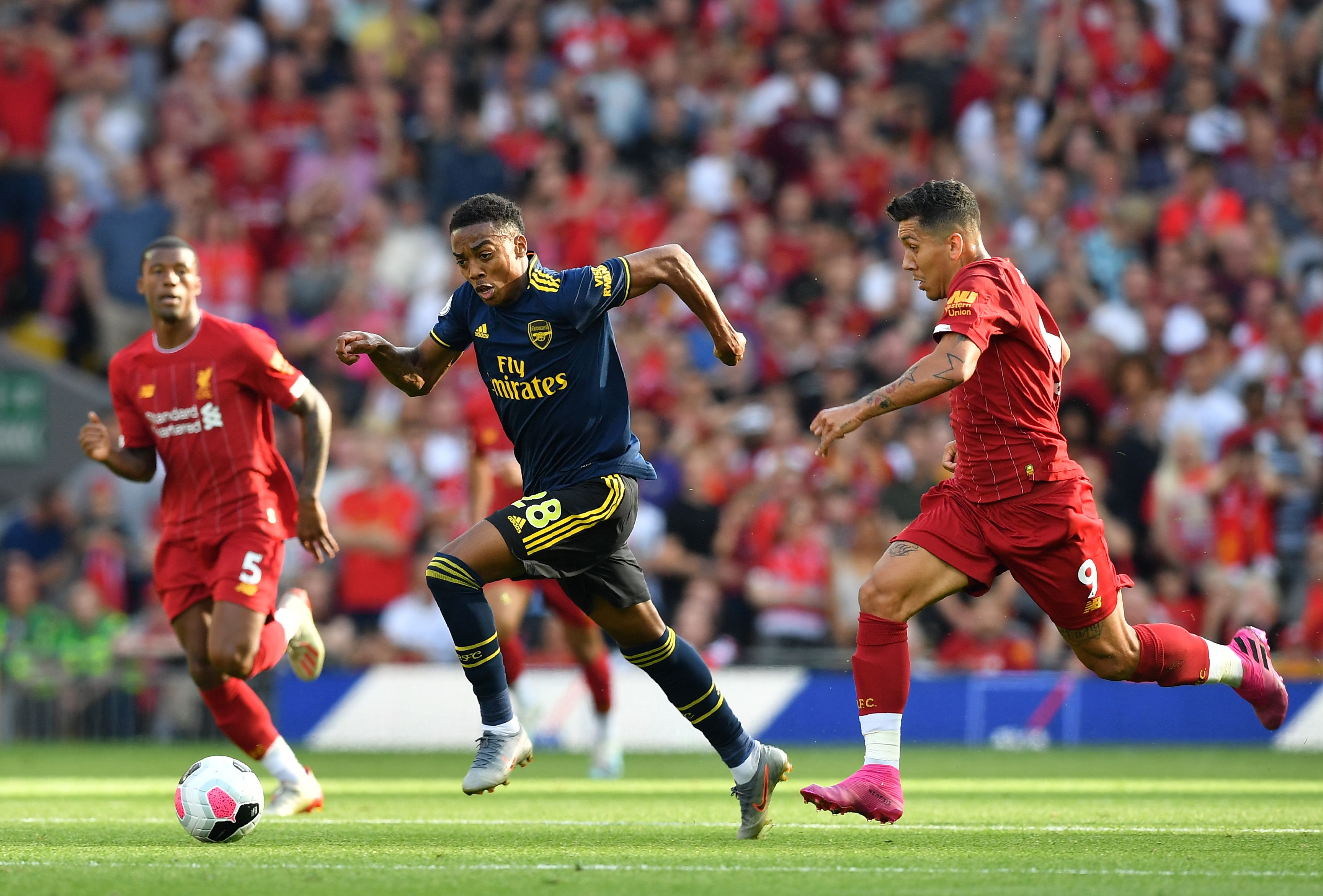 Laga Liga Primer Inggris antara Liverpool dan Arsenal.