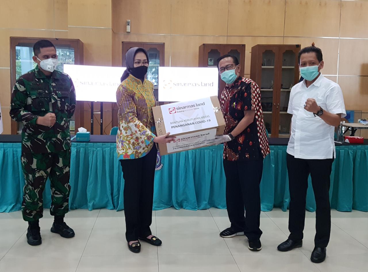 Sebanyak 500 RTK bantuan Sinar Mas Land diserahkan kepada Wali Kota Tangerang Selatan, Airin Rachmi Diany.