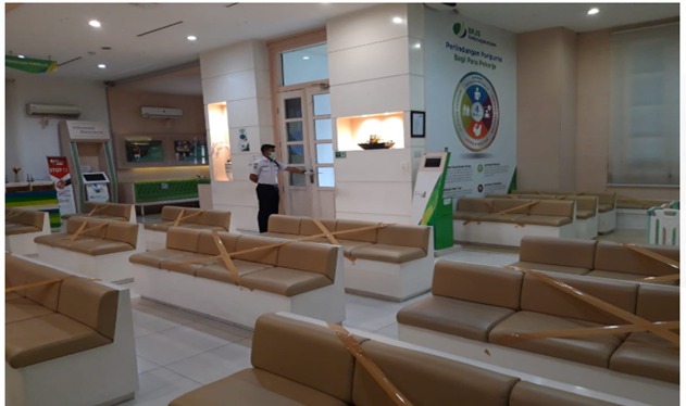 Suasana Kantor BPJAMSOSTEK Cabang Salemba tampak lengang dan untuk cegah Covid-19 lebih menggalakkan Lapak Asik.