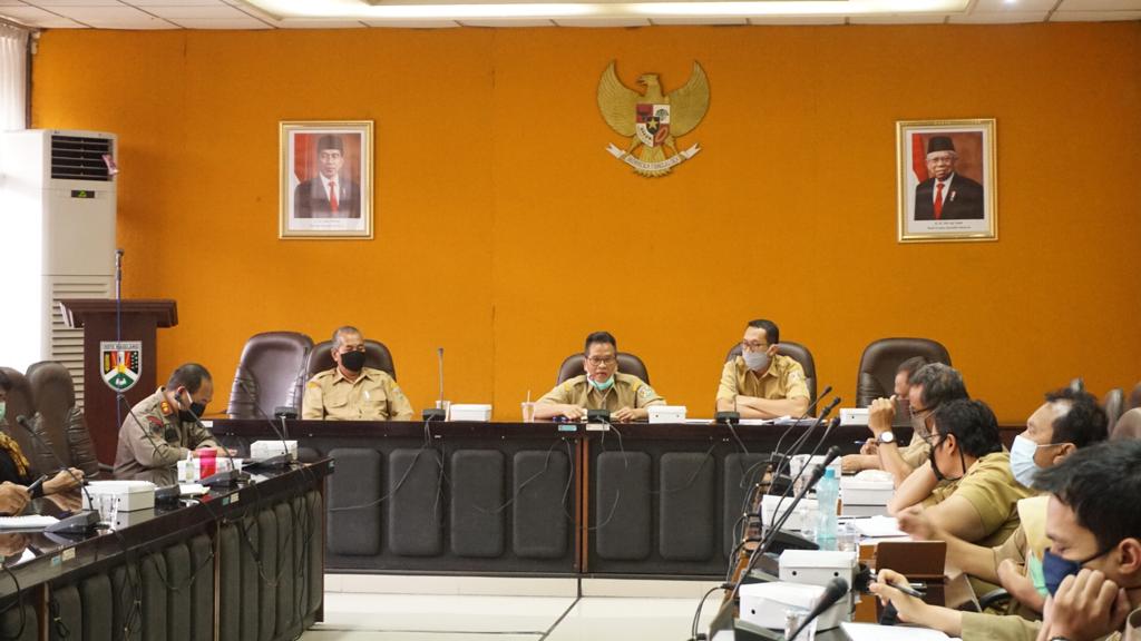  Rapat Koordinasi Realokasi dan Refocusing Anggaran Penanganan Covid-19 dan Efisiensi APBD 2020 di kantor Wali Kota Magelang.