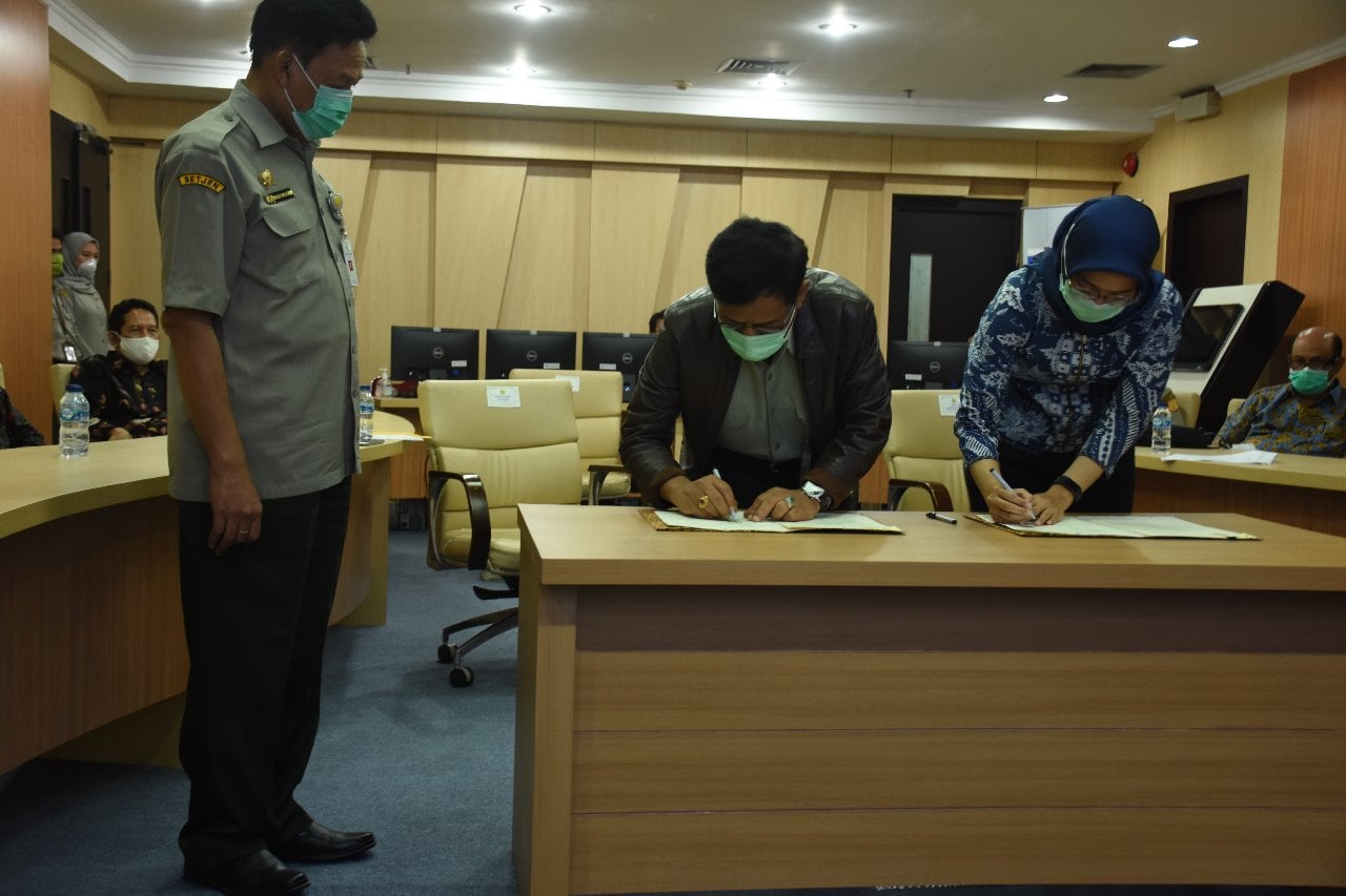 Pendatanganan nota kesepakatan (MoU) Ditjen PKH, Kementan, dengan Tokopedia di Jakarta, Senin (20/4).