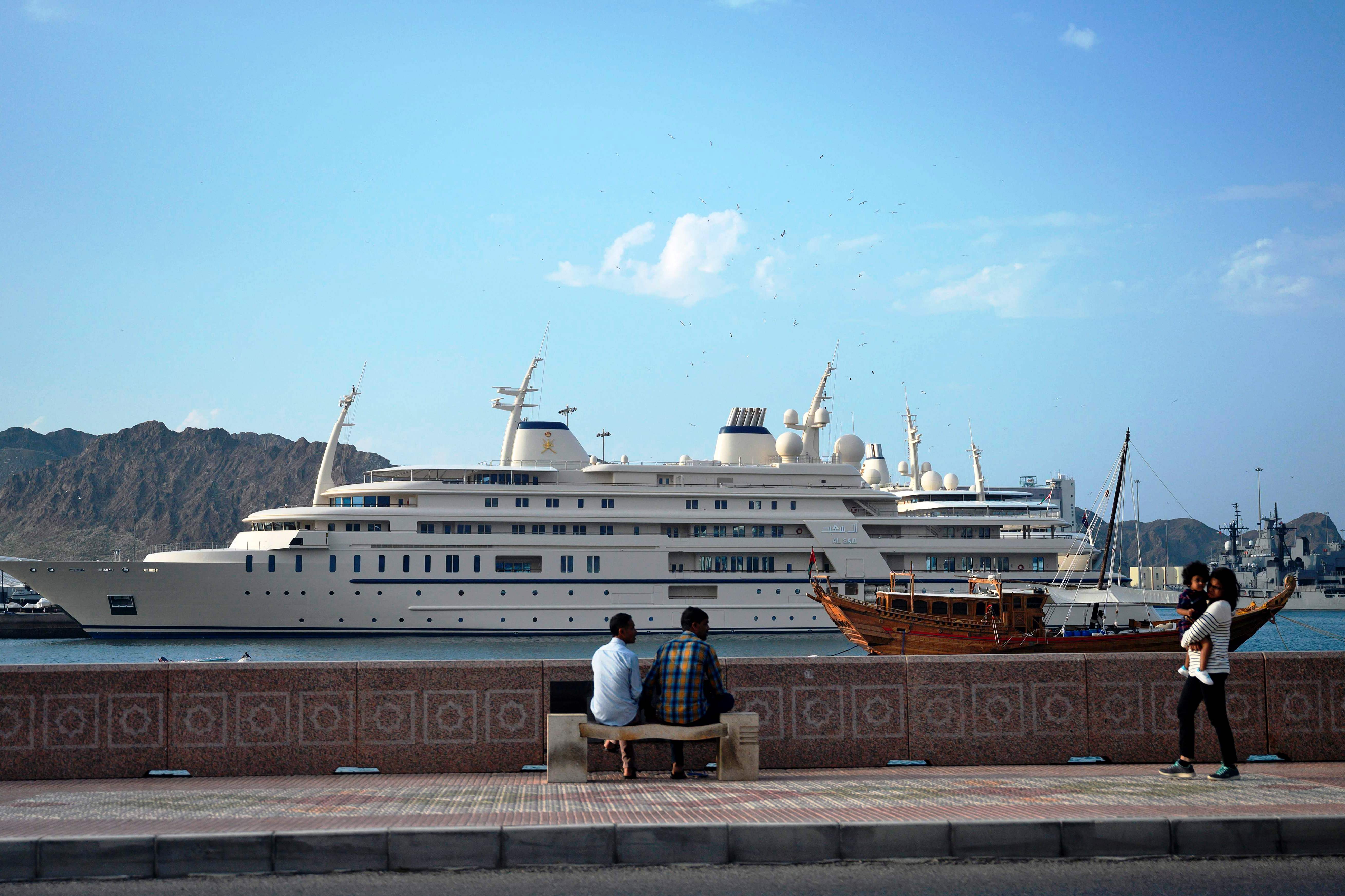 Kehidupan sehari-hari di Muscat, ibu kota Oman.