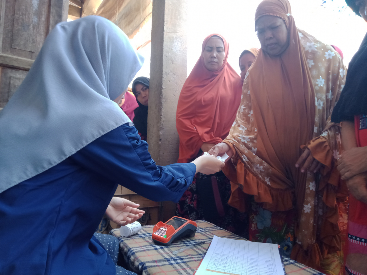 Penerima bantuan tunai langsung (BLT). Tahun ini besaran BLT Rp600 ribu per bulan, dan diberikan selama tiga bulan.