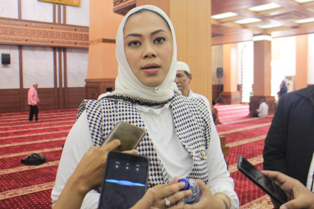 Bupati Karawang Cellica Nurrachadiana